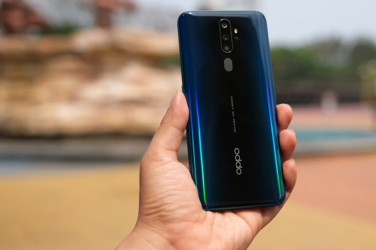 OPPO A9 2020 hand
