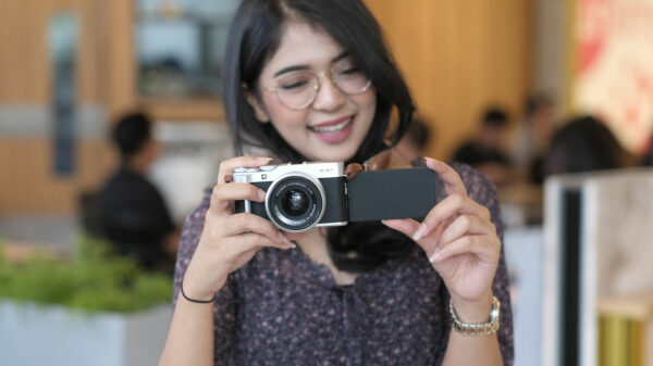 Fujifilm X A7 layar lipat