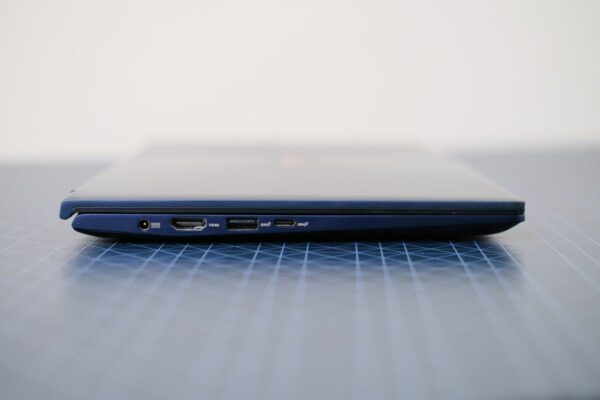 ASUS ZenBook 13 UX334 3