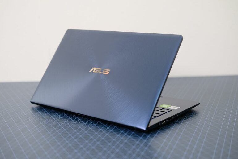 Review ASUS ZenBook 13 (UX334): Laptop Tangguh yang Tipis dan Ringan dengan Dua Layar 105 ASUS ZenBook 13 UX334 4