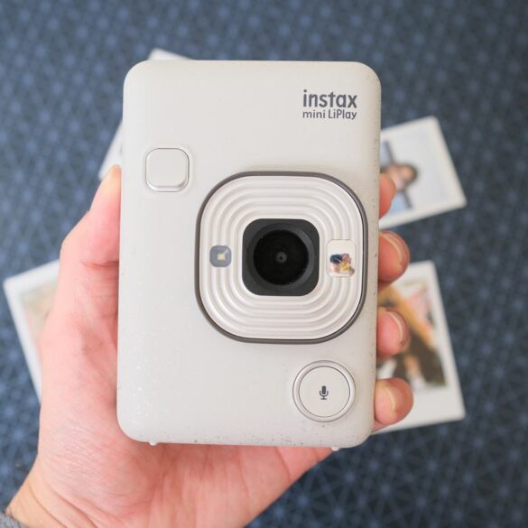 Review Fujifilm Instax Mini LiPlay: Kamera Instan Hibrid yang Bisa Rekam Suara dan Cetak Foto dari Smartphone 29 Fujifilm Instax Mini LiPlay 1