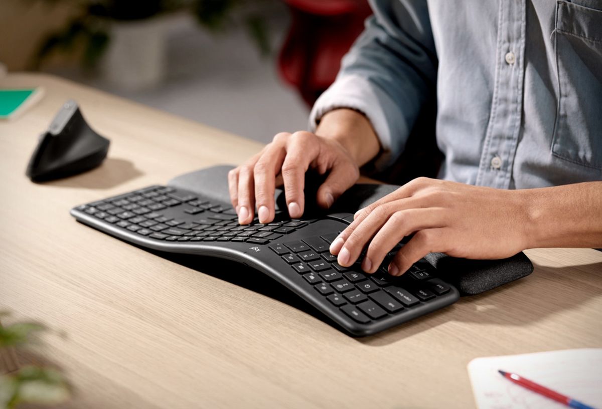 Rancangan keyboard ergonomis untuk pengetikan nyaman
