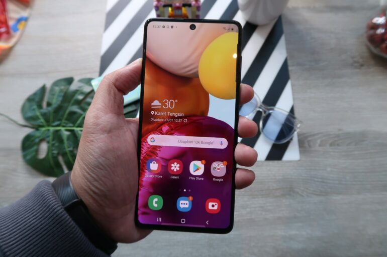 Samsung Galaxy A71 1 2