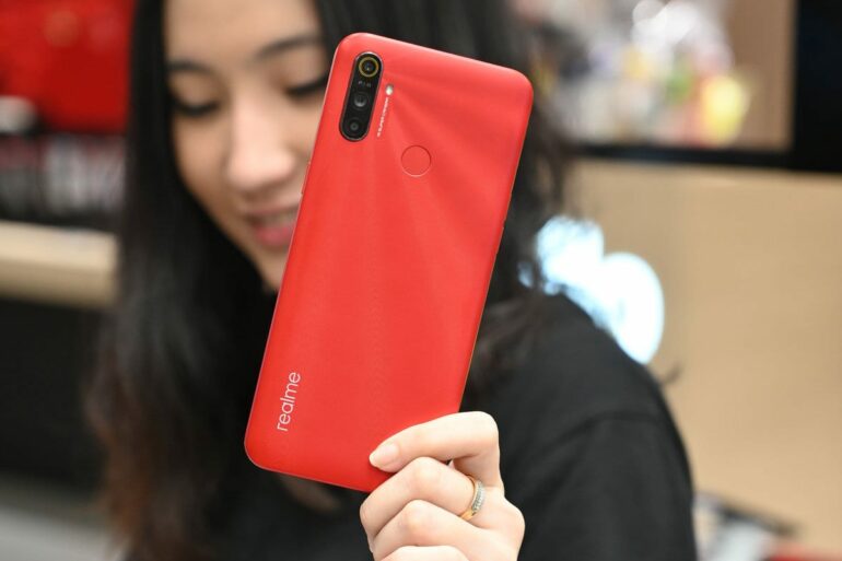 Realme C3 merah belakang