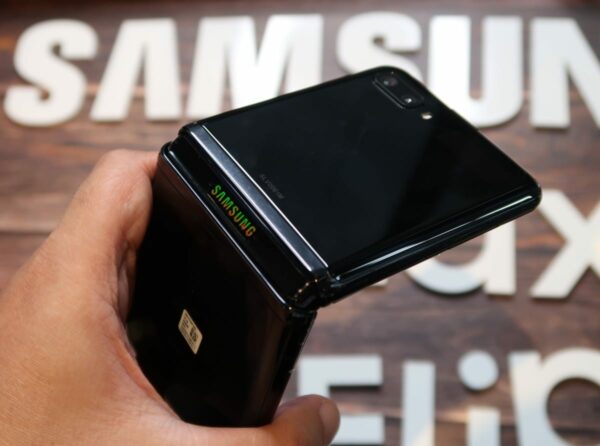 Samsung Galaxy Z Flip Mirror Black 3