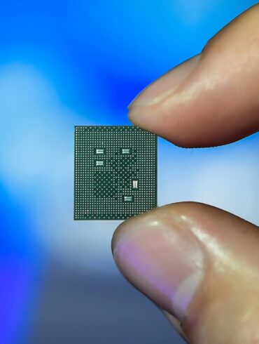 qualcomm snapdragon 865 5g mobile platform chip back1 0 qualcomm snapdragon 865 5g mobile platform chip back1 0