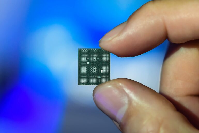 qualcomm snapdragon 865 5g mobile platform chip back1 0 qualcomm snapdragon 865 5g mobile platform chip back1 0