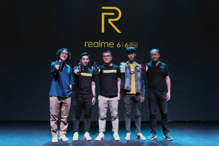 Foto Bersama Peluncuran realme 6 Series Foto Bersama Peluncuran realme 6 Series