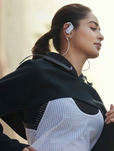 Powerbeats 4: Wireless Earbuds dengan Baterai 15 Jam dan Kualitas Audio Setara Powerbeats Pro 28 Powerbeats 4