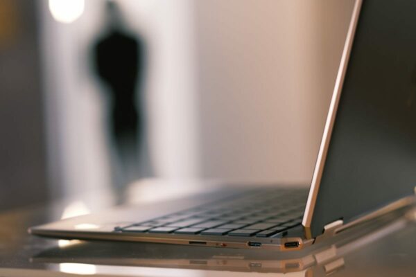 HP Spectre x360 2019 samping HP Spectre x360 2019 samping
