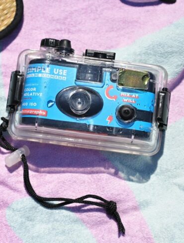 Lomography Analogue Aqua Camera 1 1