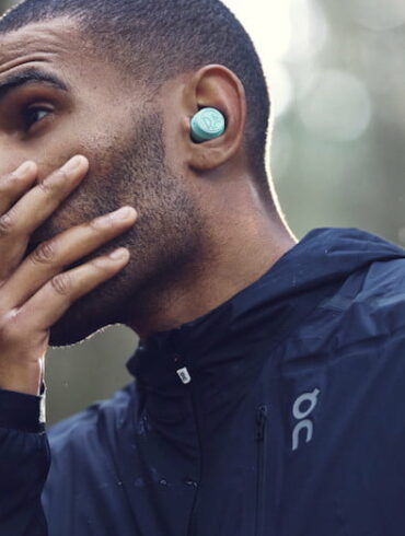 Bang & Olufsen E8 Sport: Earbuds Wireless Tahan Air dengan Baterai 35 Jam 33 Beoplay E8 Sport