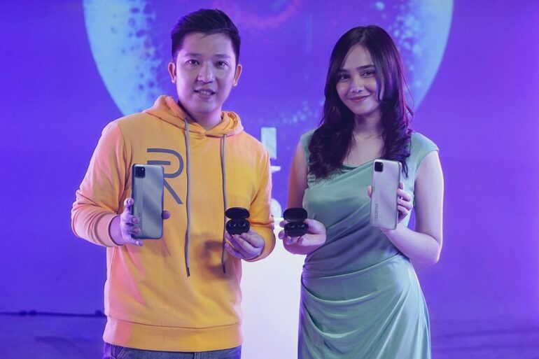 Felix Christian Product Manager realme Indonesia bersama Syifa Hadju Felix Christian Product Manager realme Indonesia bersama Syifa Hadju