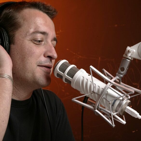 6 Rekomendasi Mikrofon USB Terbaik untuk Live Streaming dan Podcast 25 rode podcaster mk2 2