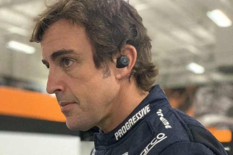 Bang Olufsen BeoPlay E8 Sport dan Beosound Edge Alonso Edition 1