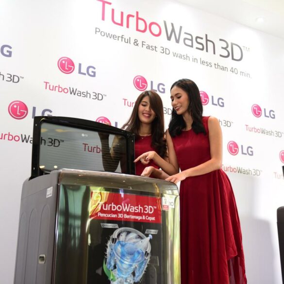 LG TurboWash 3D 12 Kg 1