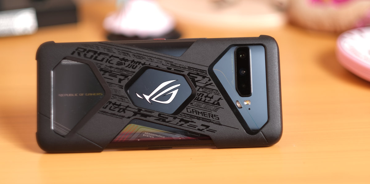 ASUS ROG Phone 3 with Aero Case