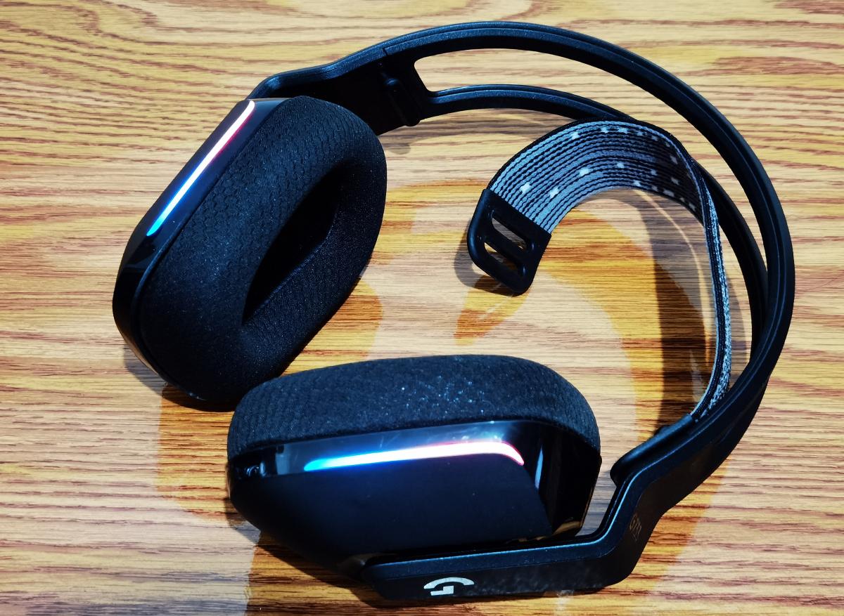Review Logitech G733 Lightspeed 