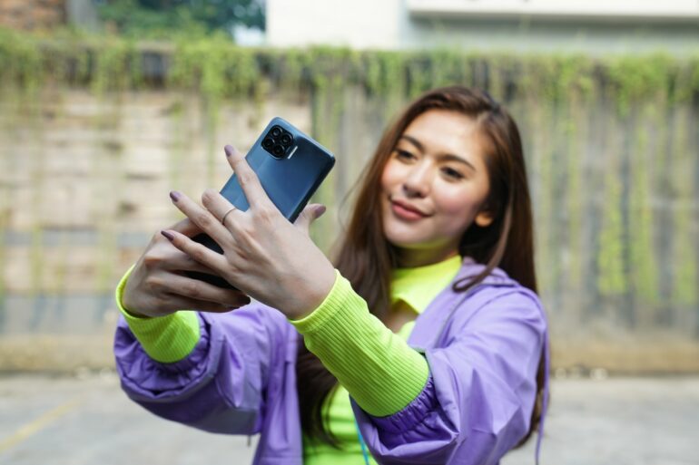 OPPO Reno4 F 6