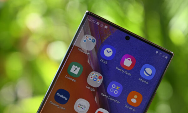 kamera depan Samsung Galaxy Note 20 Ultra
