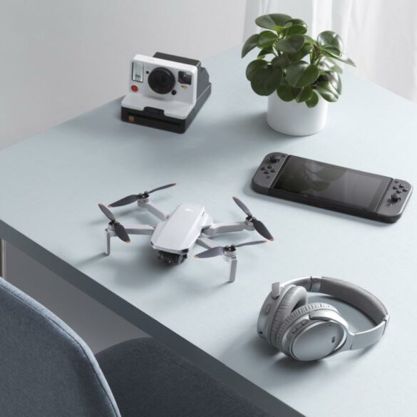 DJI Mini 2: Kini Bisa Merekam Video 4K dan Terbang Hingga 10 Km 19 DJI MINI 1