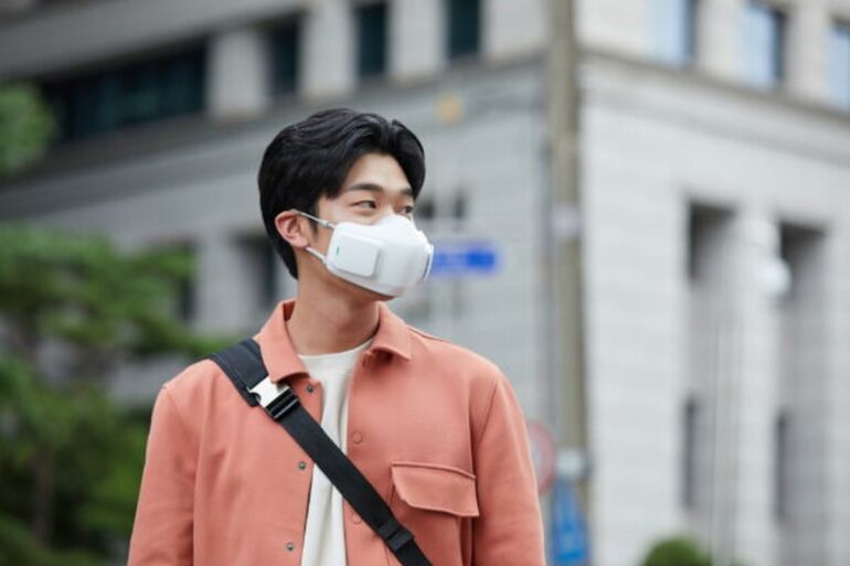 LG Puricare wearable air purifier 1