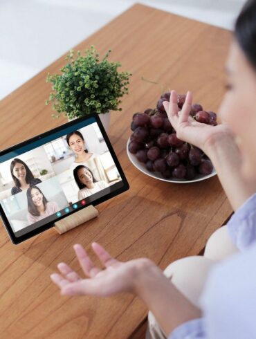 Samsung Galaxy Tab A7 Keep contact with your loved ones