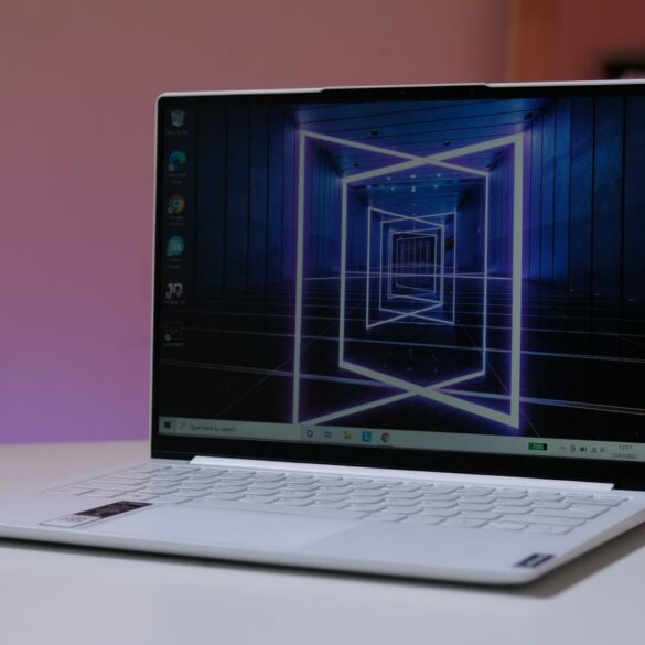 Review Lenovo YOGA Slim 7i Carbon 100 Lenovo YOGA Slim 7i Carbon 1