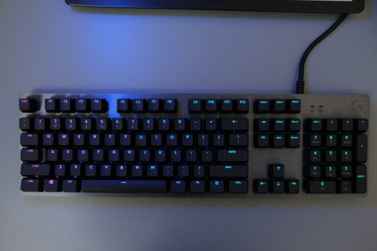 Logitech G512 Cabon 1
