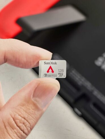 SanDisk Apex Legends MicroSDXC 1