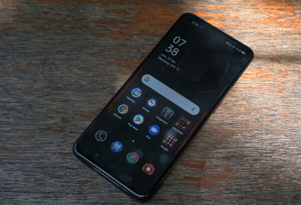 oppo reno5 marvel edition depan oppo reno5 marvel edition depan