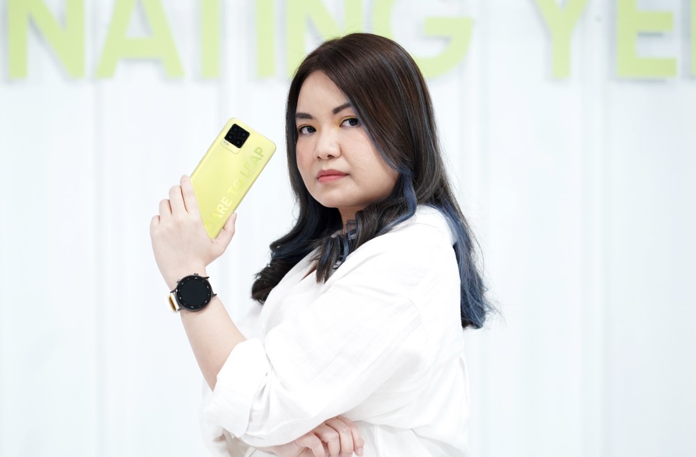 realme 8 Pro Illuminating Yellow realme Watch S Master Edition Launch