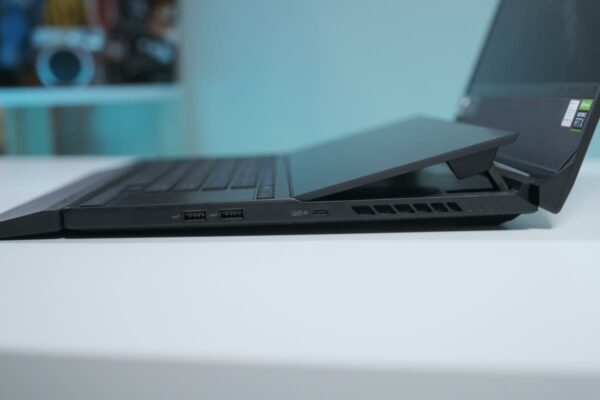 ASUS ROG Zephyrus Duo 15 SE GX551QM 4a