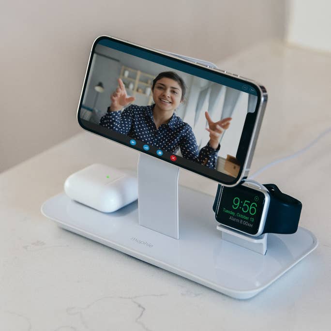 Mophie 3-in-1 Magsafe Charger Stand: Dudukan untuk Isi Ulang Baterai iPhone,  Apple Watch dan AirPods Sekaligus - YANGCANGGIH.COM