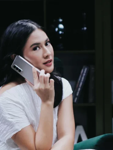 Samsung Siap Gelar Consumer Launch Galaxy Z Fold3 5G dan Galaxy Z Flip3 5G di Jakarta 30 Dian Sastrowardoyo dengan Galaxy Z Fold3