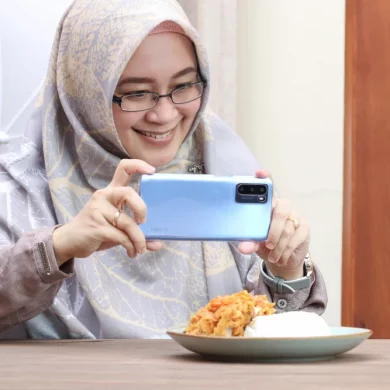 Meyani Kristina dengan OPPO A16 Meyani Kristina dengan OPPO A16