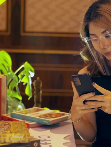 oppo sneak peek desk