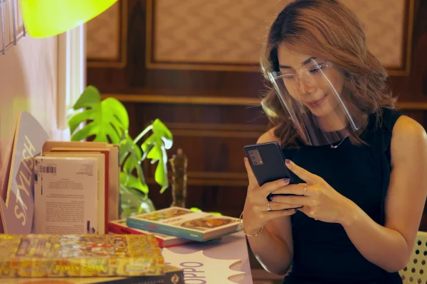 oppo sneak peek desk