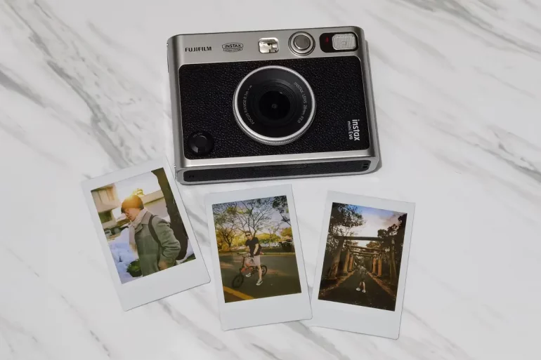 Fujifilm instax mini EVO 1 Fujifilm instax mini EVO 1