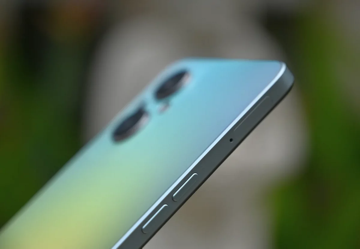 Mencermati Desain OPPO Reno7 Z 5G Versi Rainbow Spectrum