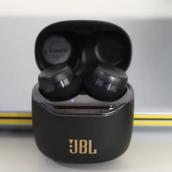 Review JBL Tour Pro+ 24 JBL Tour Pro Plus 1 1
