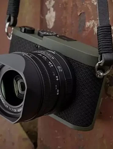 Leica Q2 Monochrom Reporter 1