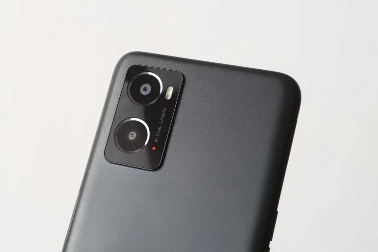 Review OPPO A76 45 OPPO A76 Glowing Black 4