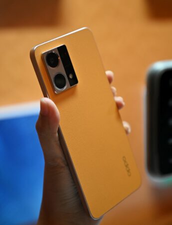 oppo reno7 sunset orange 1 oppo reno7 sunset orange 1
