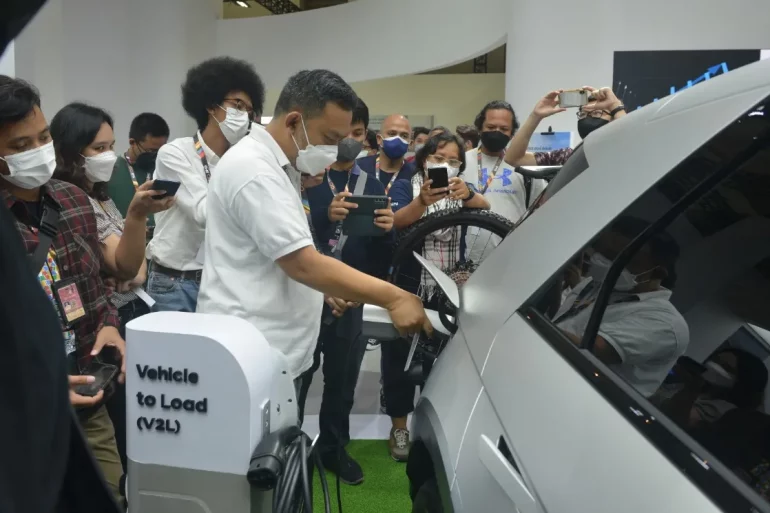 V2L Demonstration Hyundai di IIMS 2022 1 V2L Demonstration Hyundai di IIMS 2022 1