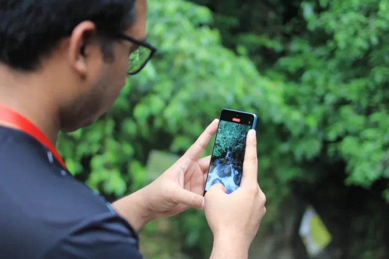 Galaxy A73 5G outdoor Galaxy A73 5G outdoor