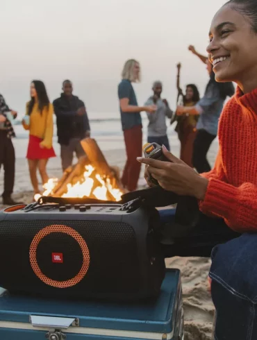 JBL PartyBox On-The-Go : Speaker Portabel 100W dengan Baterai 6 Jam, Harga 4,9 Jutaan Rupiah 35 JBL PartyBox 1 1