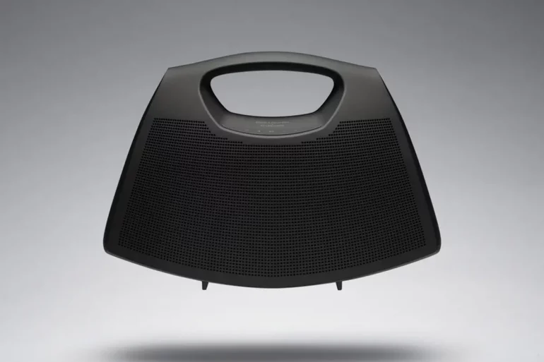 Balenciaga X Bang & Olufsen Speaker Bag: Speaker Portabel Mewah, Tersedia Hanya 20 Unit di Seluruh Dunia 40 Balenciaga X Bang Olufsen Speaker Bag 2