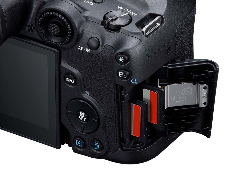 Canon EOS R7 memory card