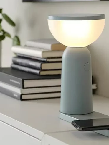 IKEA BETTORP: Lampu Meja Portabel 2-in-1 dengan Alas Pengisi Daya Nirkabel 29 IKEA Bettertop 1